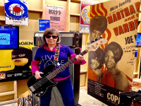 6076452193427051113-1